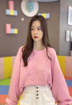 高清湖南省湘西吉首市美女沈梦辰粉嫩私服照图片
