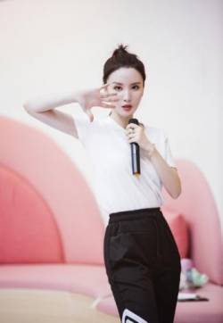 中国内地影视天津女演员张萌《乘风破浪的姐姐》第四期剧照图片图片 中国内地影视天津女演员张萌《乘风破浪的姐姐》第四期剧照图片图片