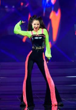 高清湖南吉首美女阿朵《乘风破浪的姐姐》第五期剧照图片