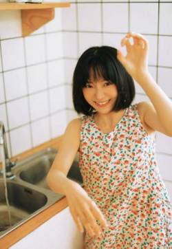 卜冠今清爽少女感吃瓜写真图片