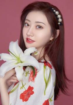 高清中国内地陕西西安女演景甜优雅温婉写真图片