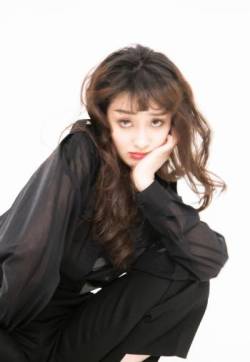 中国大陆北京女演员孙佳雨摩登性感写真图片