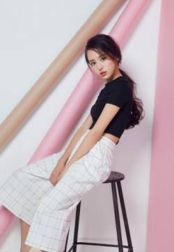 高清大陆女明星罗秋韵清爽性感夏日写真图片