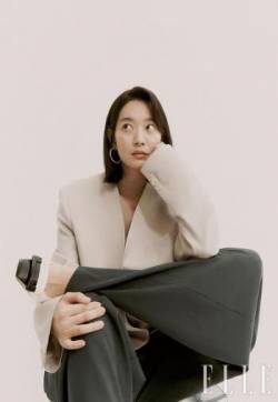 高清韩国首尔市美女申敏儿ELLEKorea四月刊封面写真图片
