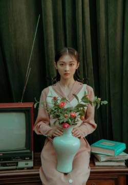 高清女星邵芸珊瑚粉裙糖果系写真图片