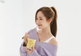 高清首尔特别美女朴敏英露肩运动装性感写真图片