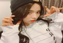 高清江苏性感美女星杨超越俏皮私服自拍照图片