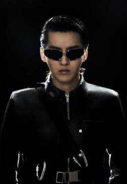 高清广州男明星吴亦凡科幻风墨镜代言写真图片