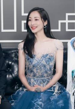 中国大陆江苏省苏州知名女演员韩雪薄纱蓝裙性感写真图片