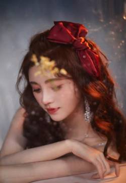 高清鞠婧祎红发蝴蝶结性感写真图片