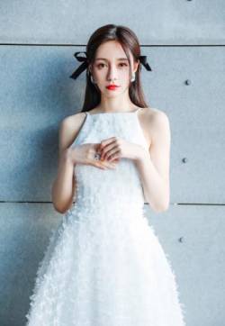 高清女明星孟美岐紫色眼影时尚写真图片