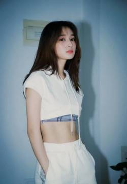 高清女明星李若宁清爽运动风写真图片