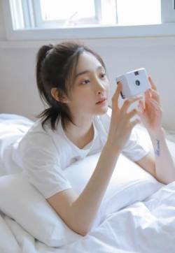 性感诱人美女模特白嫩大胆私房写真