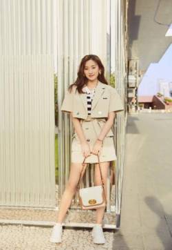 中国内地山东女演员代文雯甜美夏日街拍写真图片