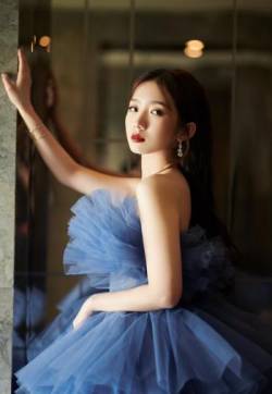 高清女明星孟美岐蓝色纱裙唯美写真图片