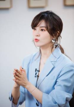 高清四川省成都市美女郁可唯蓝色西装优雅图片