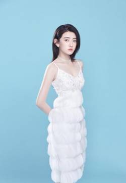 高清中国内地河北省石家庄女演员梁洁白裙清爽性感写真图片