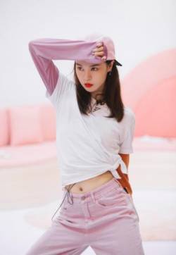 高清四川省成都市美女郁可唯《乘风破浪的姐姐》第六期剧照图片