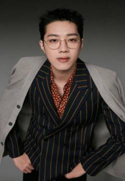高清男明星赖冠霖最新时尚写真图片