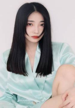 高清广东省深圳美女许梦圆薄荷绿西服性感图片