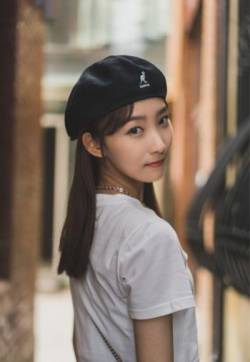 秀人网青春美少女高颖浠街拍写真图片