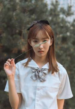 秀人网青春美少女高颖浠学院风超短裙写真图片
