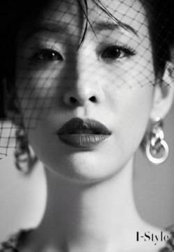 美国德州休斯顿女演员袁咏琳黑色皮衣魅力写真图片第张
