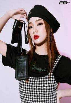 高清江西美女李紫婷格子裙清爽写真图片