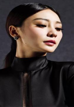 中国内地湖南衡阳女演员柳岩性感紧身黑衣手机壁纸