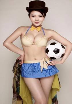 高清黑龙江省哈尔滨女演员徐冬冬足球宝贝高清手机壁纸