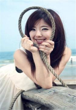 高清吉林女明星赵奕欢白色长裙漫步海边浪漫写真手机壁纸