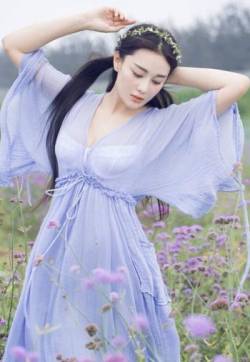 高清中国内地女演足球宝贝张馨予小清新田园风写真手机壁纸