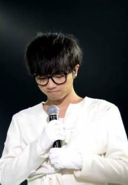 高清湖北十堰男星火星弟弟华晨宇手机桌面主题壁纸
