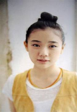 日本福冈县美女模特苍井优高清手机桌面壁纸下载