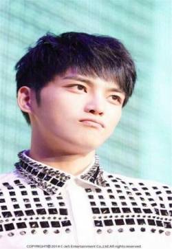 高清韩国忠清南道男星东方神起成员金在中手机壁纸下载