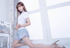 高清电脑超可爱长腿美女Emma性感丝袜美腿高清电脑壁纸