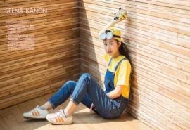 元气少女可爱小黄人写真图片桌面壁纸
