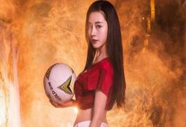 高清足球宝贝美女妍子沁火辣性感运动美女电脑桌面壁纸