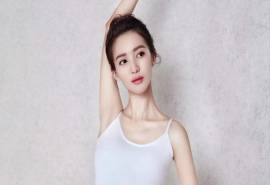 中国大陆山东济南女演员平面模特金晨随性写真俏皮高清桌面壁纸
