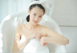 高清女明星白皙清纯美女性感浴袍写真高清壁纸