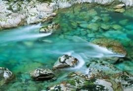 深山里的瀑布溪流高清电脑桌面壁纸