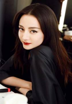 高清新疆乌鲁木齐美女演员迪丽热巴烈焰红唇性感迷人图片手机壁纸