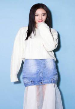 中国内地北京影视女演员杨幂白毛衣蕾丝裙性感手机壁纸图片