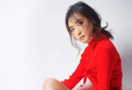 湖南省益阳市赫山女演员万茜红衣性感美腿写真图片桌面壁纸