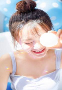 高清最流行女裤热裤吊带美女清新性感写真手机壁纸图片