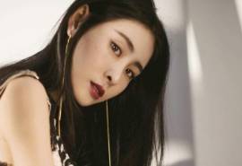 中国大陆天津女歌手张碧晨优雅迷人时尚杂志写真桌面壁纸