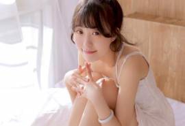 高清床上美女高清图片桌面电脑壁纸
