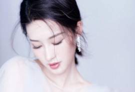 中国内地江苏省苏州市影视女演员李沁温婉动人唯美图片桌面壁纸