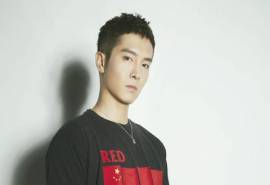 高清浙江省杭州男明显盛一伦休闲帅气图片桌面电脑壁纸