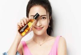 中国内地辽宁女节目主持人、演员包文婧时尚性感写真高清桌面壁纸